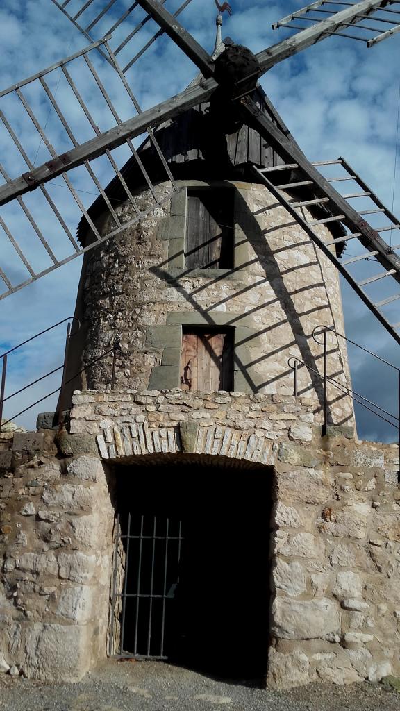 LE MOULIN DE VILLENEUVE MINERVOIS