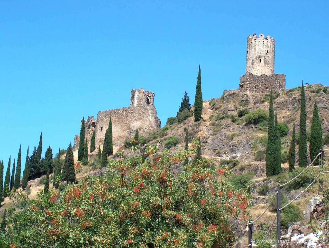 LES CHÂTEAUX DE LASTOURS